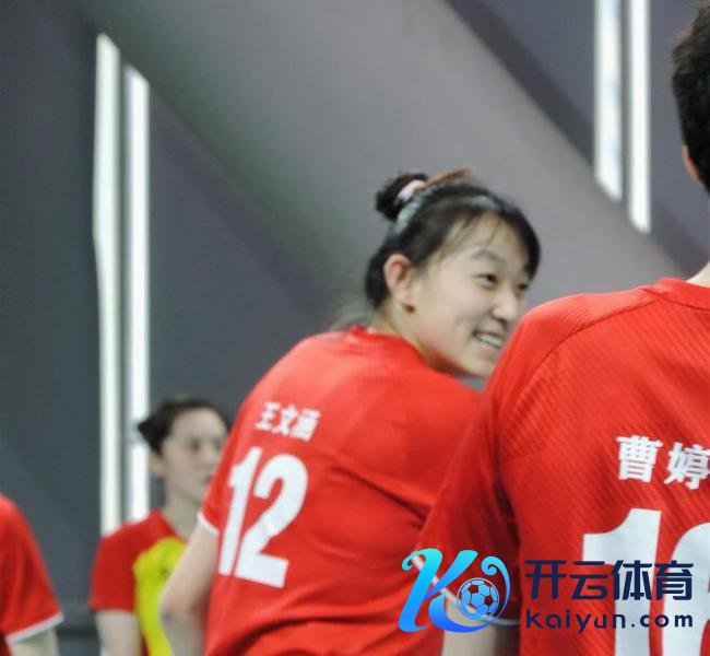 恭喜！中国女排又一22岁1米92副攻崛起 王文涵推崇拉风！